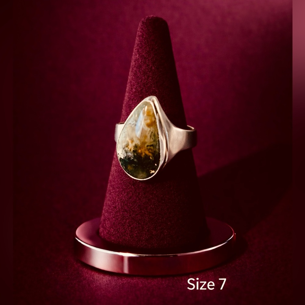 Agate 925 Sterling Silver Stone Ring
Size 7